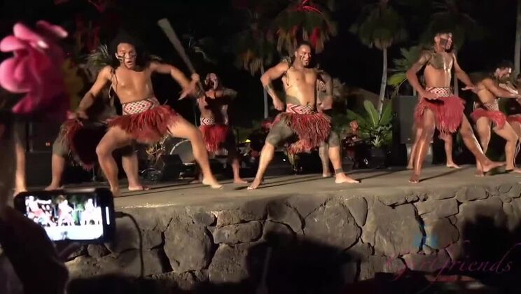 Niki Snow's First Day in Hawaii - Hot Outdoor Action