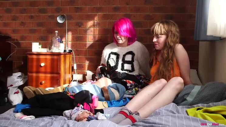 Brunette Babe Noelle Pissing with Redhead Pia