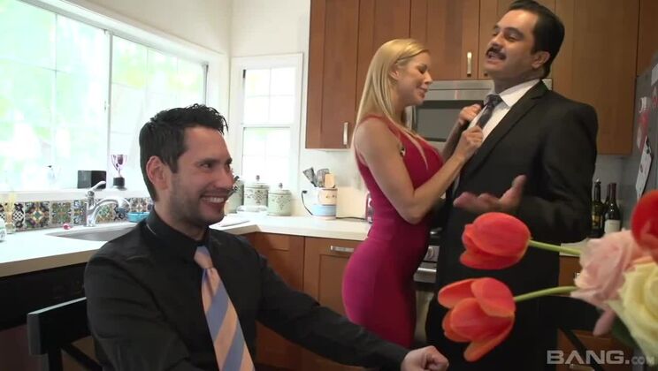 Blonde milf Alexis Fawx gets messy facial