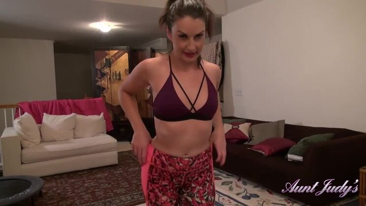 Blowjob from MILF Auntie Cindy in POV