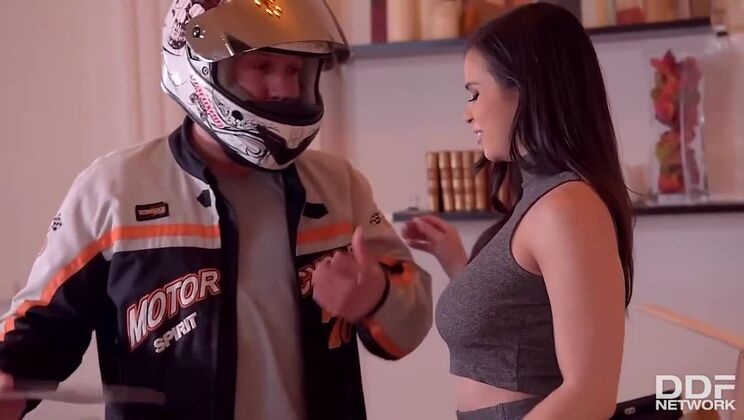 Delivery Man Receives Handjob from Brunette Office Worker