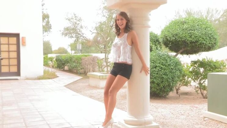 Presley Solo Nude Fun