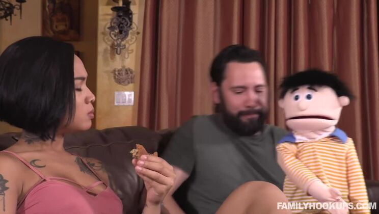 Fake Niece and Stepmom Honey Gold in Naughty Fun