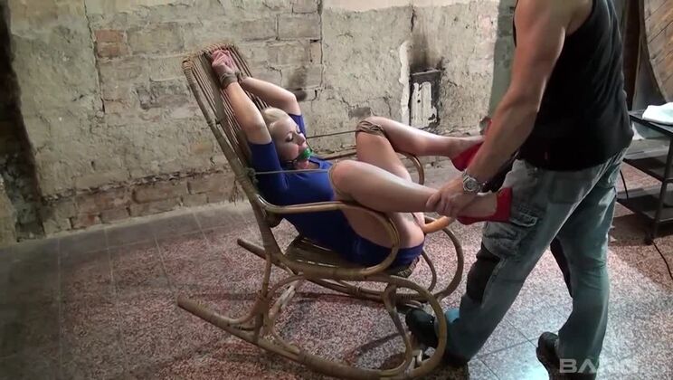 Melanie Crush Enjoys BDSM Play With a Sex Machine