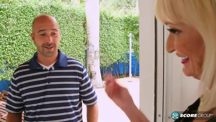 Big Tits GILF Leah LAmour in Cuckold Scene