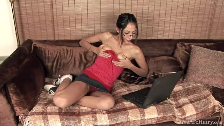 Watch Luna Monroe Get Her Freak On Alone