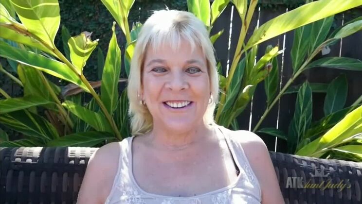 Blonde Bombshell Sindy Silver Gets Naughty Outside