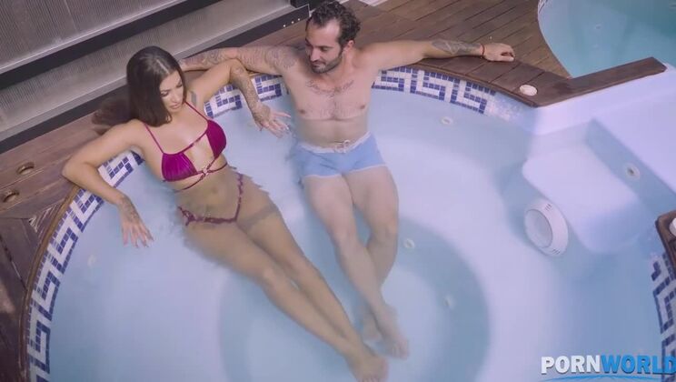 Susy Gala Deepthroats Huge Cock & Gets Covered in Cum