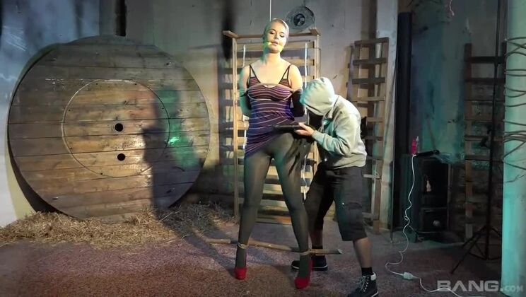 Nikky Dream's BDSM Experience: Vibrators and Spanking