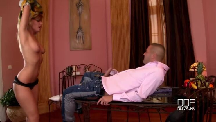 Blonde Beauty Tiffany Rousso Gets Deepthroat Action