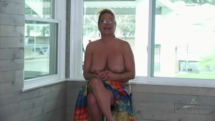 Karen Summer: Mature Hairy Porn Babe