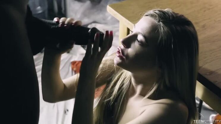 Facial Cumshot on Blonde Carolina Sweets