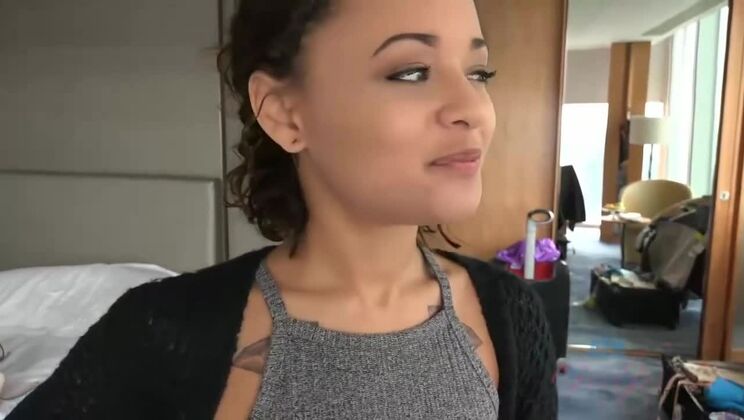 Tattooed Girlfriend Holly Hendrix in Foot Fetish