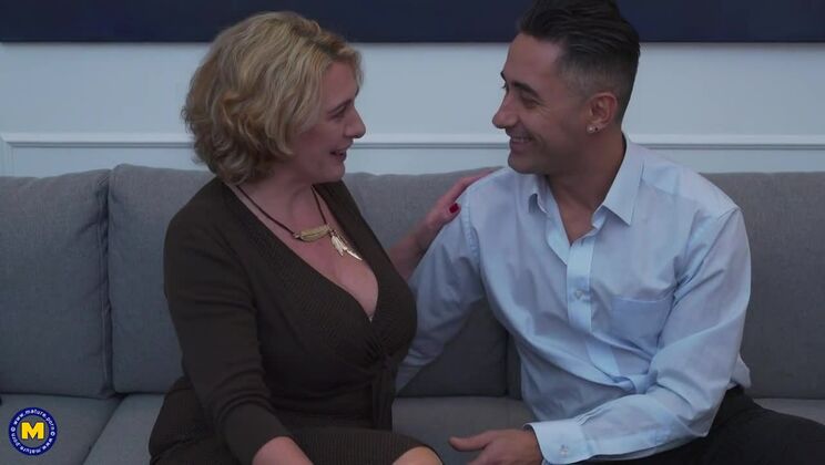 Camilla Gets Anal, Squirts, and Creampie on Her Date!