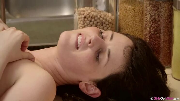 Amateur Hairy Girls Dion and Tamzin Uncovered