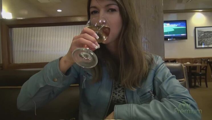 Susan Ayn: Brunette Amateur Foot Fetish Star