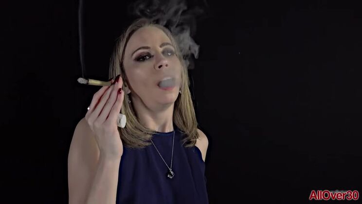 Norah Nova Blonde Solo Smoke
