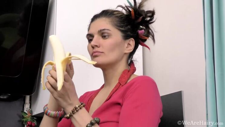 Brunette Ananda Ray Strips And Fingers Herself Slowly