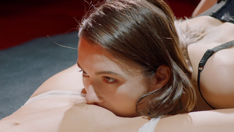 Young & Lustful: Alexis Crystal & Hayli Sanders