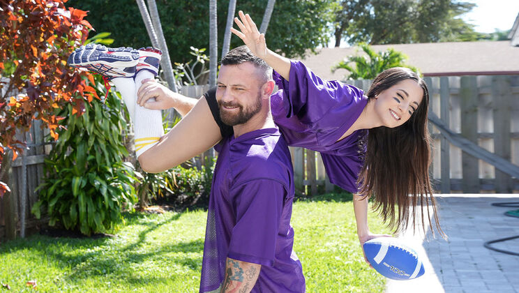 [ExxxtraSmall] - Freya's Halfway Point Blow - Freya Von Doom - Sergeant Miles