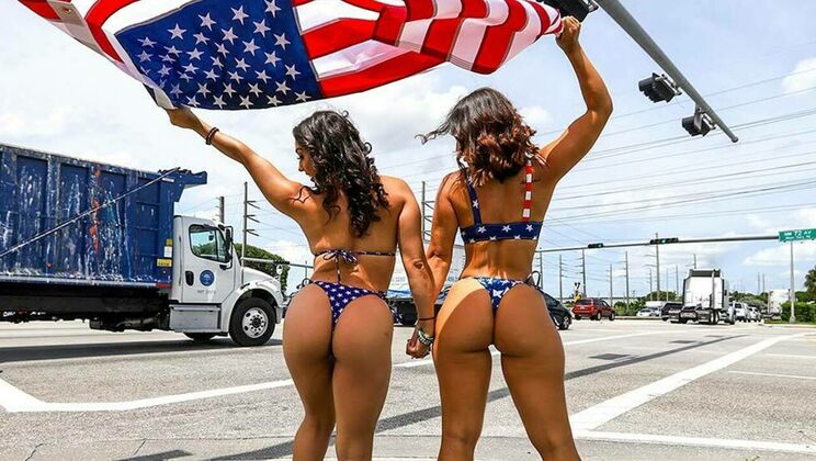 [AssParade] - Kelsi Monroe & Lilly Hall Take Turns Riding - Peter Green - Kelsi Monroe - Lilly Hall