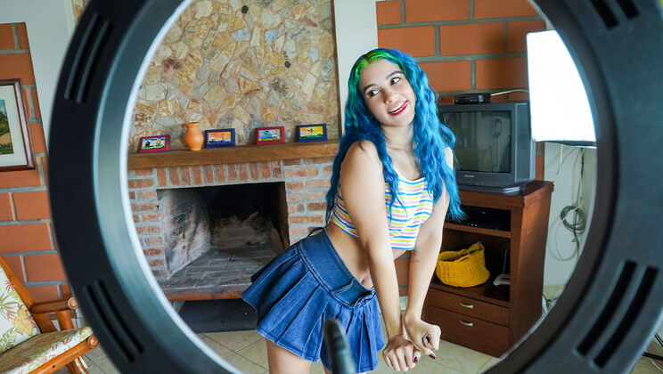  Amateur Delivers with Huge Cock 