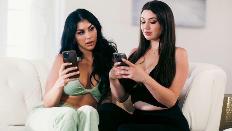 [Mommy'sGirl] - Stepmom and Stepdaughter's Secret Affair - Alyx Star - Queenie Sateen