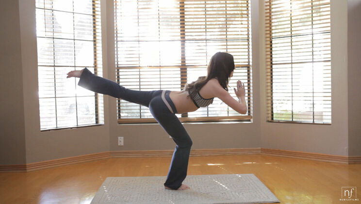 Shaved and Tan: Jayden's Sensual Solo