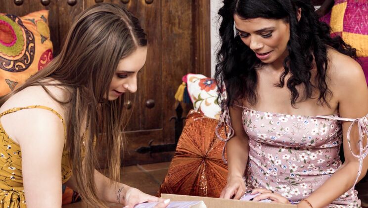 [WebYoung] - What's in the Box for Her? - Penelope Kay - Harley Haze