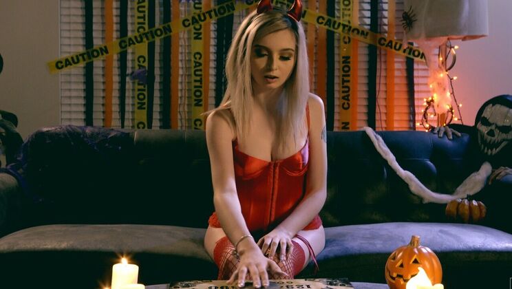 Lexi Lore in Lingerie Gives Amazing Blowjob