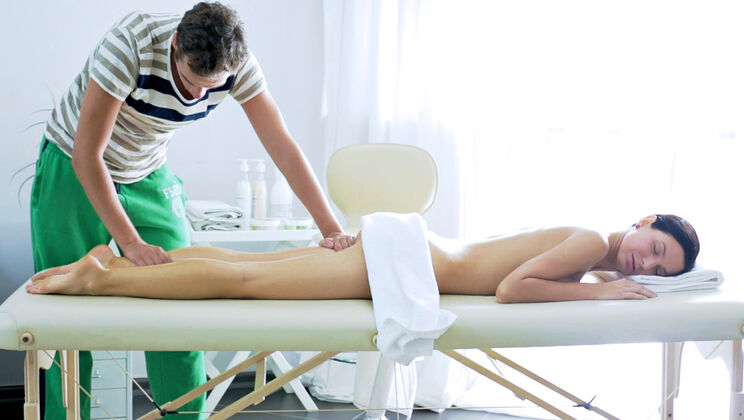 Halif's Massage Debut