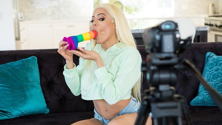 Blowjob and Facial: Porn Stars