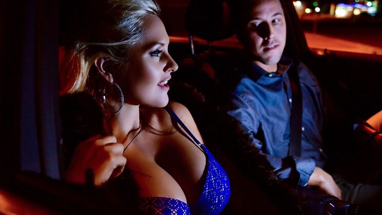 Tattooed MILF Jessy Jones Gets Down