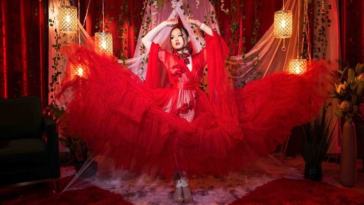 Asian Lulu Chu Gets Facial Cum