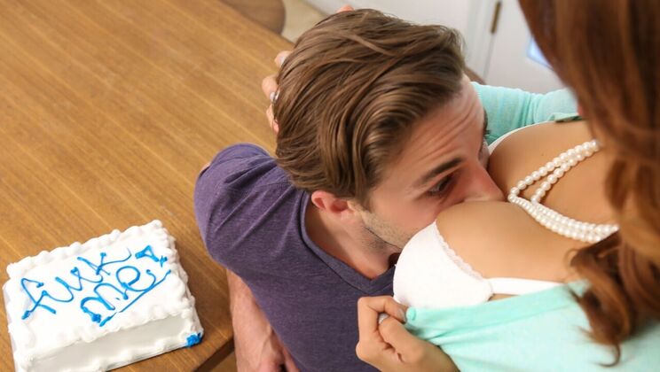 [Brazzers] - Fucking My Tattooed Mom in Every Position - Isis Love - Lucas Frost