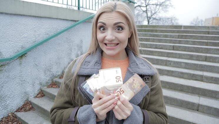 Hot Russian Girl Gets Facial in Public Place