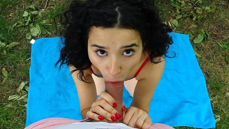 Tight Pussy Gets Pounded Outside