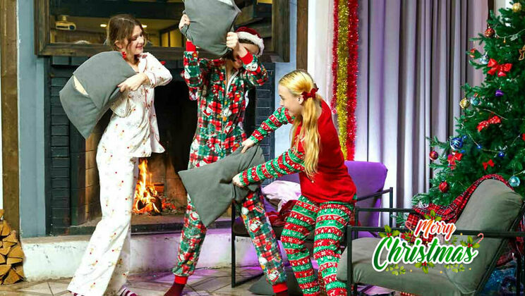 Pillow Fight and Lesbian Pleasure