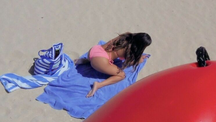 Autumn Falls' Lifesaving Looks