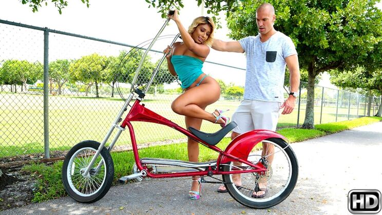 Pussy Piper's Amateur Cumshot Fun