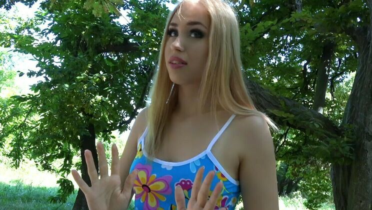 Amateur Blonde Alana Moon's Sex Tape