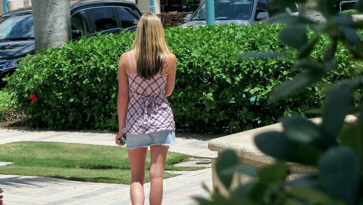 [PervsOnPatrol] - Small Tits Latina Gets a Cumshot in the Standing Position - Bruno Dickens - Heidi