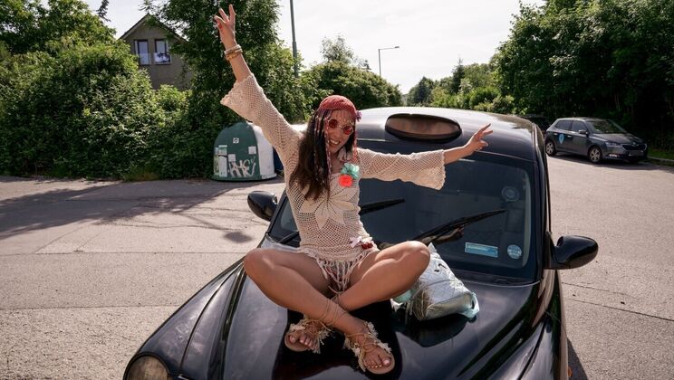 Taxi Ride Cumshot with Linda del Sol