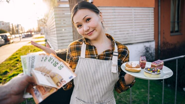 Asian Brunette Gets Creamy Finish