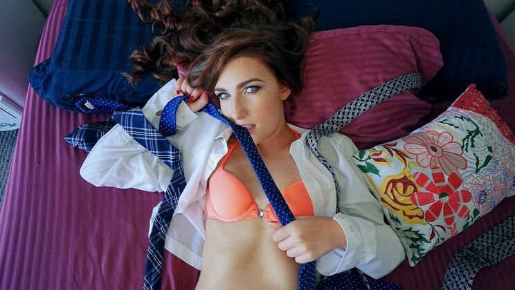 Short Hair Amateur Gives Intense Blowjob in Bathroom