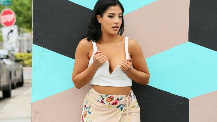 [PublicPickups] - Outdoor Fuck with Enhanced Body - Oliver Flynn - Kosame Dash