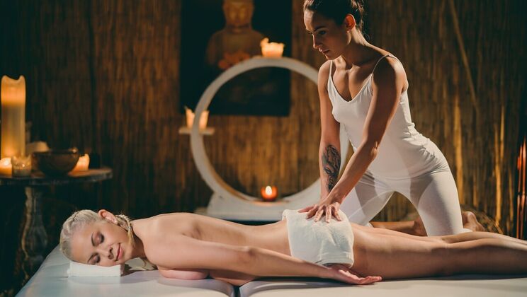 [MassageRooms] - Wet and Shaved Bodies in Fisting Action - Julia Parker - Lexi Dona