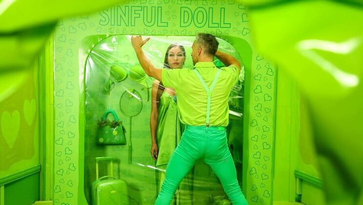 The Green Sinner: Angelica Heart's Hardcore Fun