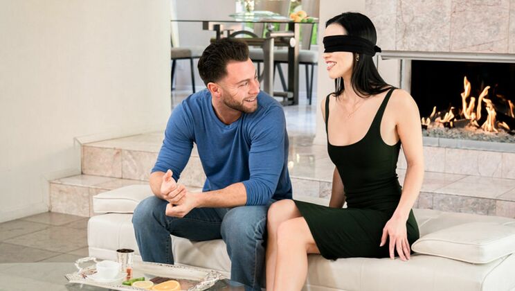 Hot Diana's Deepthroat and Cum