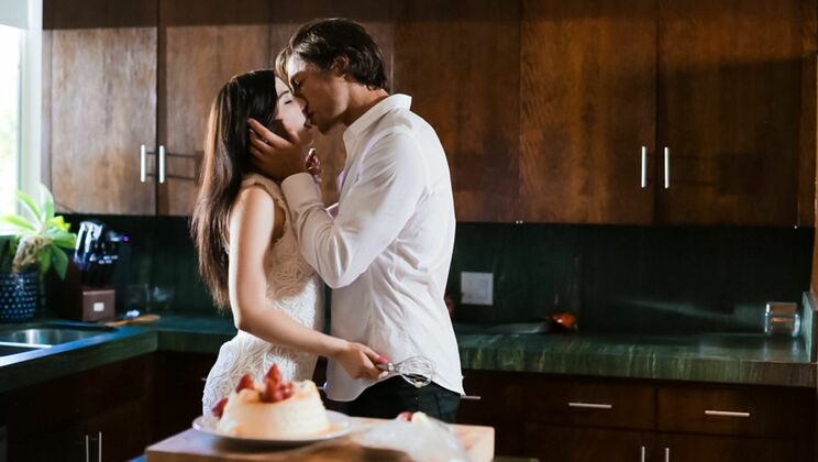 Brunette Bombshell Gives Blowjob